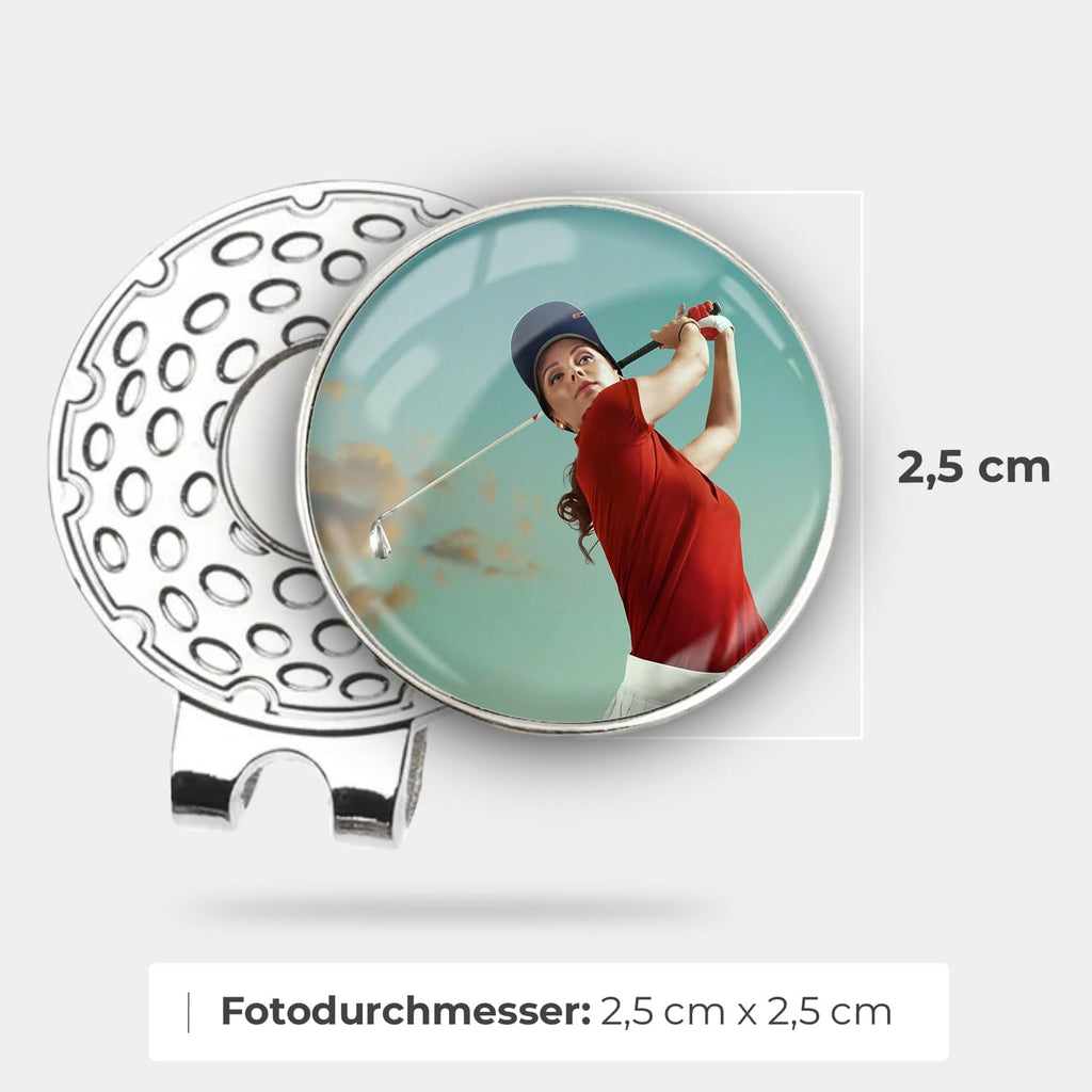 ibera gifts - 2 Golfball Markierer personalisiert mit Foto und 1 magnetischer Golf Cap Clip, Ballmarker Golf aus Metall, 2,5 cm Bilddurchmesser, in edler Metallbox
