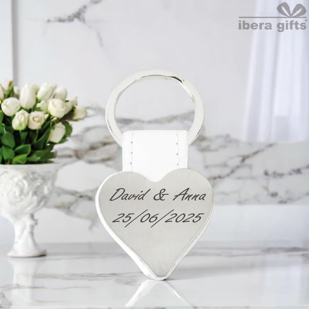 ibera gifts - Personalisierter Schlüsselanhänger in Herzform - Ideal als Geschenk für Ihren Partner, Freunde, Familie oder Kinder - Professionelle Verarbeitung